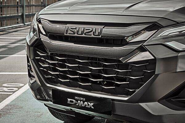 2025 Isuzu D-max 1.9 TD V-Cross Steel Edition Auto 4WD Euro 6 (s/s) 4dr
