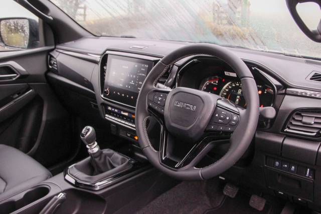 2025 Isuzu D-max 1.9 TD V-Cross Pickup Double Cab 4dr Diesel Manual 4WD Euro 6 (s/s) (164 ps)